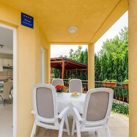 Andrea Green Oasis Apartment Rosini